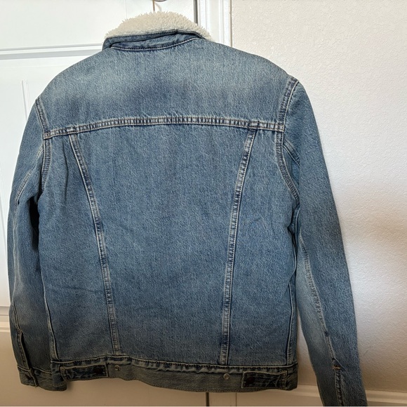Levi's Classic Blue Denim Jacket with Cream Sherpa Collar - Picture 2 of 6